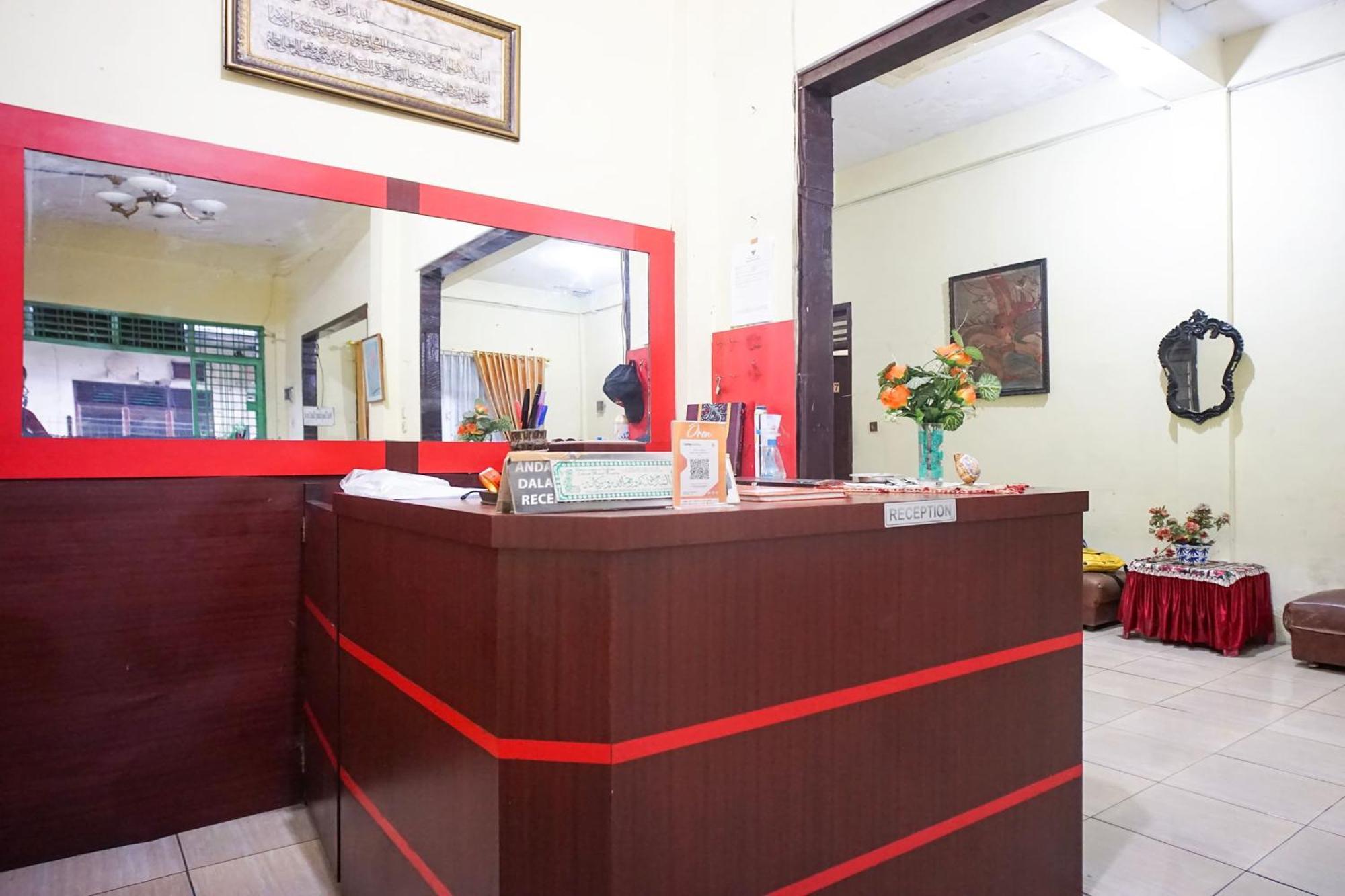 Oyo 931o12 Tamara Syariahnearmasjid Raya Medan