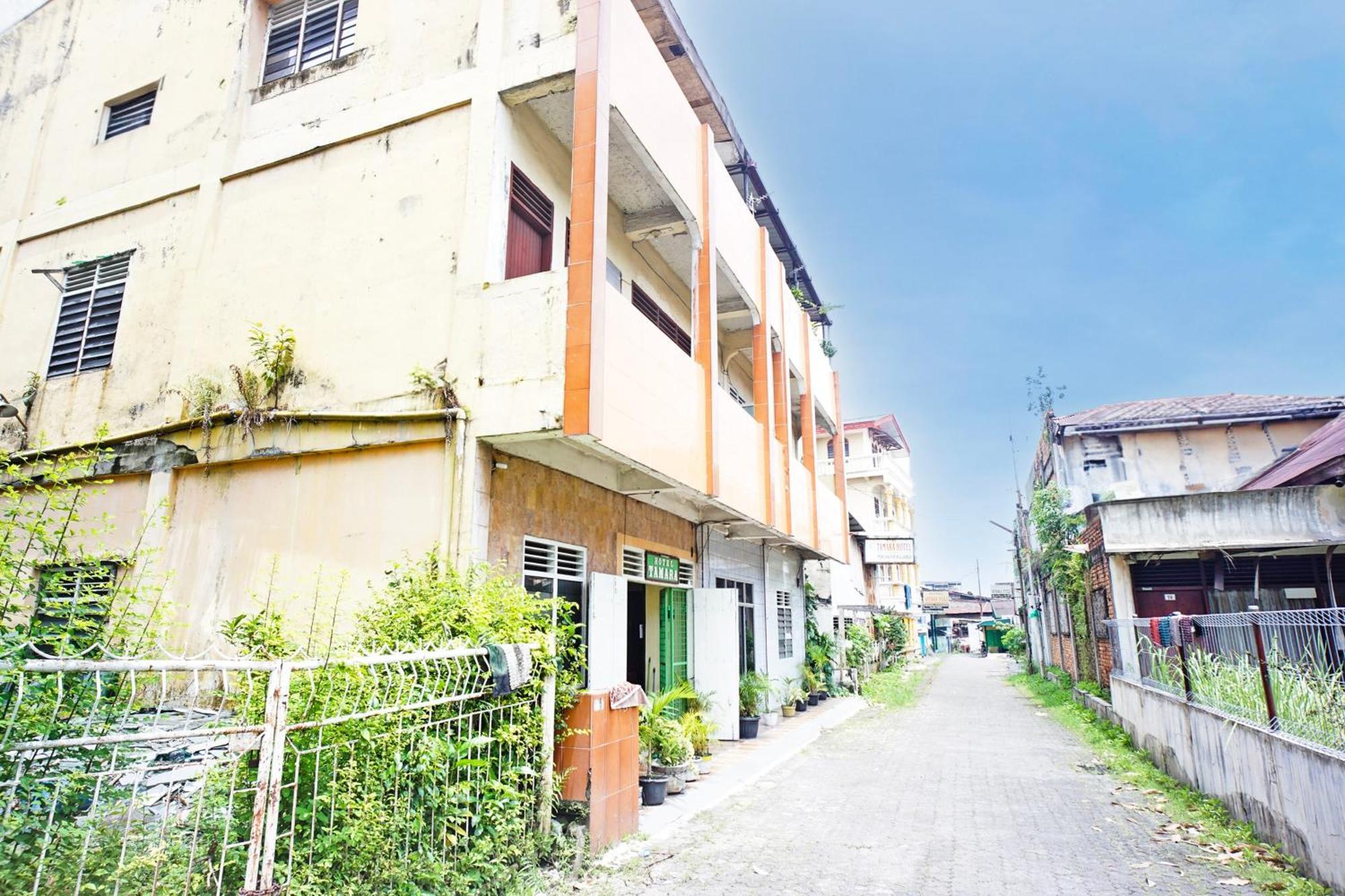 Oyo 931o12 Tamara Syariahnearmasjid Raya Hotel Medan